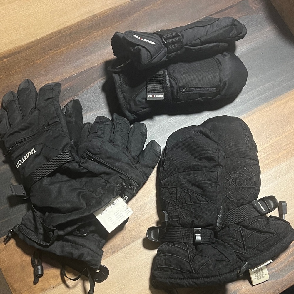Burton Black Insulated Gloves and Mittens